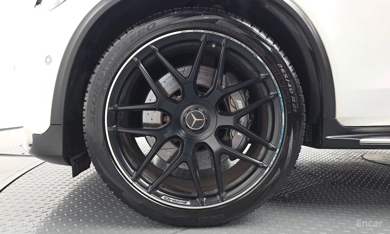 Mercedes-Benz GLE 63 AMG * ФИКСИРАНА ЦЕНА ДО БЪЛГАРИЯ * АВТОКРЕДИТ, снимка 6 - Автомобили и джипове - 55399093