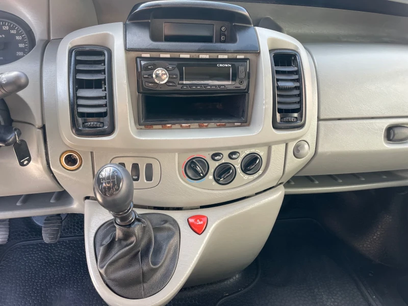 Opel Vivaro 1.9 DCi // КЛИМАТИК// 9-МЕСТЕН, снимка 6 - Бусове и автобуси - 50392315