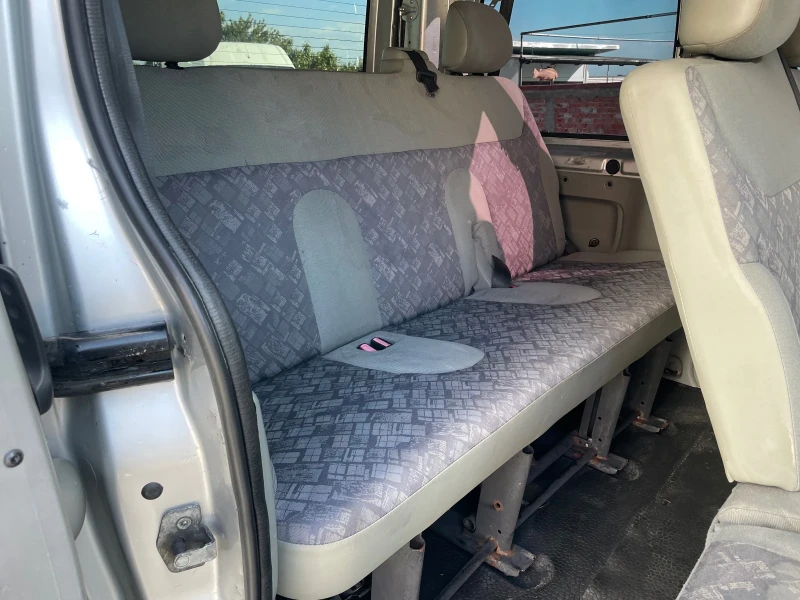 Opel Vivaro 1.9 DCi // КЛИМАТИК// 9-МЕСТЕН, снимка 10 - Бусове и автобуси - 50392315
