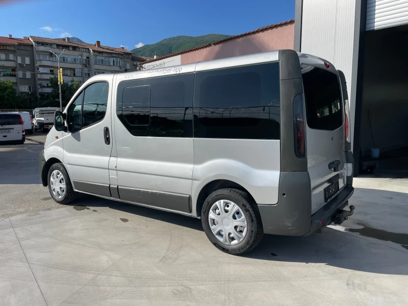 Opel Vivaro 1.9 DCi // КЛИМАТИК// 9-МЕСТЕН, снимка 4 - Бусове и автобуси - 50392315