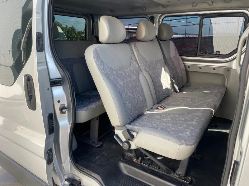 Opel Vivaro 1.9 DCi // КЛИМАТИК// 9-МЕСТЕН, снимка 9 - Бусове и автобуси - 50392315