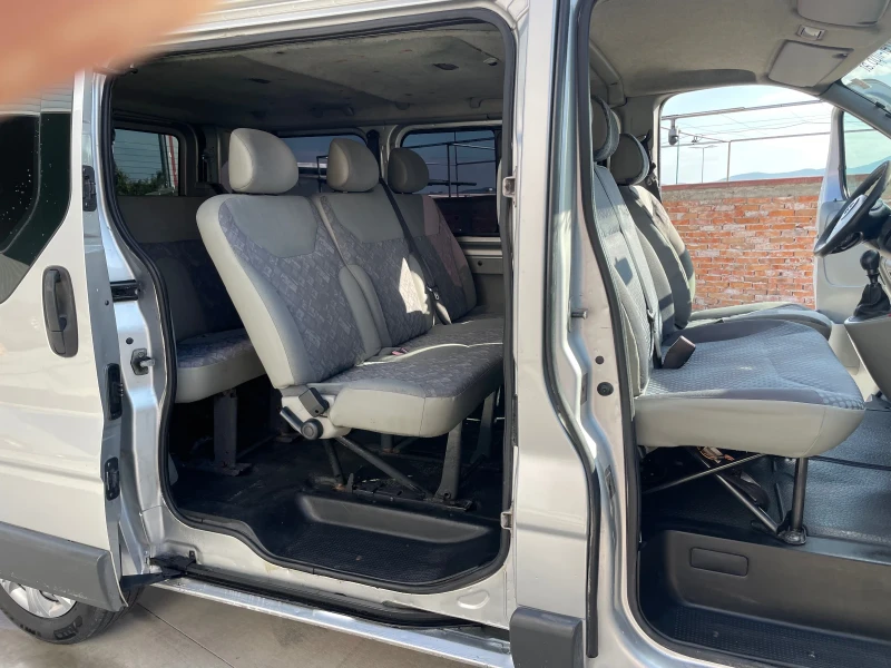 Opel Vivaro 1.9 DCi // КЛИМАТИК// 9-МЕСТЕН, снимка 8 - Бусове и автобуси - 50392315
