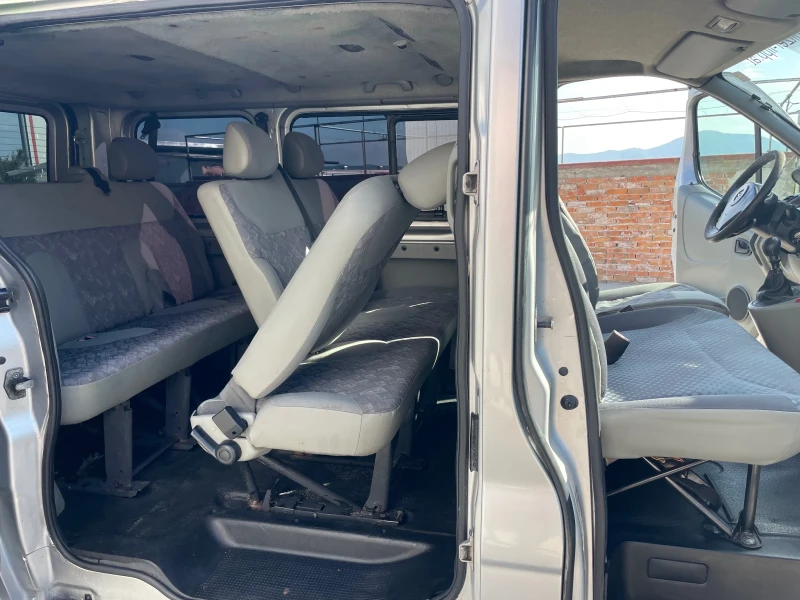 Opel Vivaro 1.9 DCi // КЛИМАТИК// 9-МЕСТЕН, снимка 11 - Бусове и автобуси - 50392315
