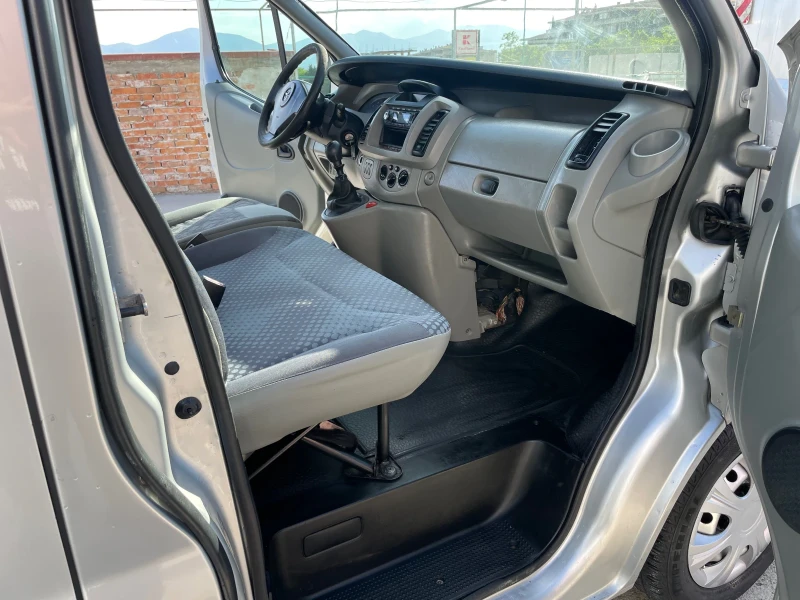 Opel Vivaro 1.9 DCi // КЛИМАТИК// 9-МЕСТЕН, снимка 7 - Бусове и автобуси - 50392315