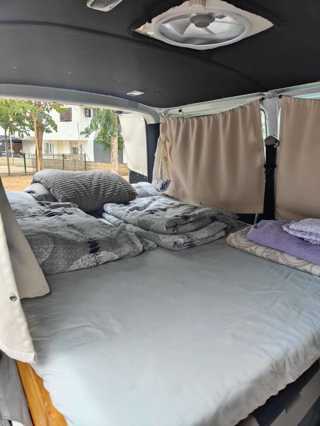 VW T5 1.9TDI Camper , снимка 7 - Бусове и автобуси - 55341843
