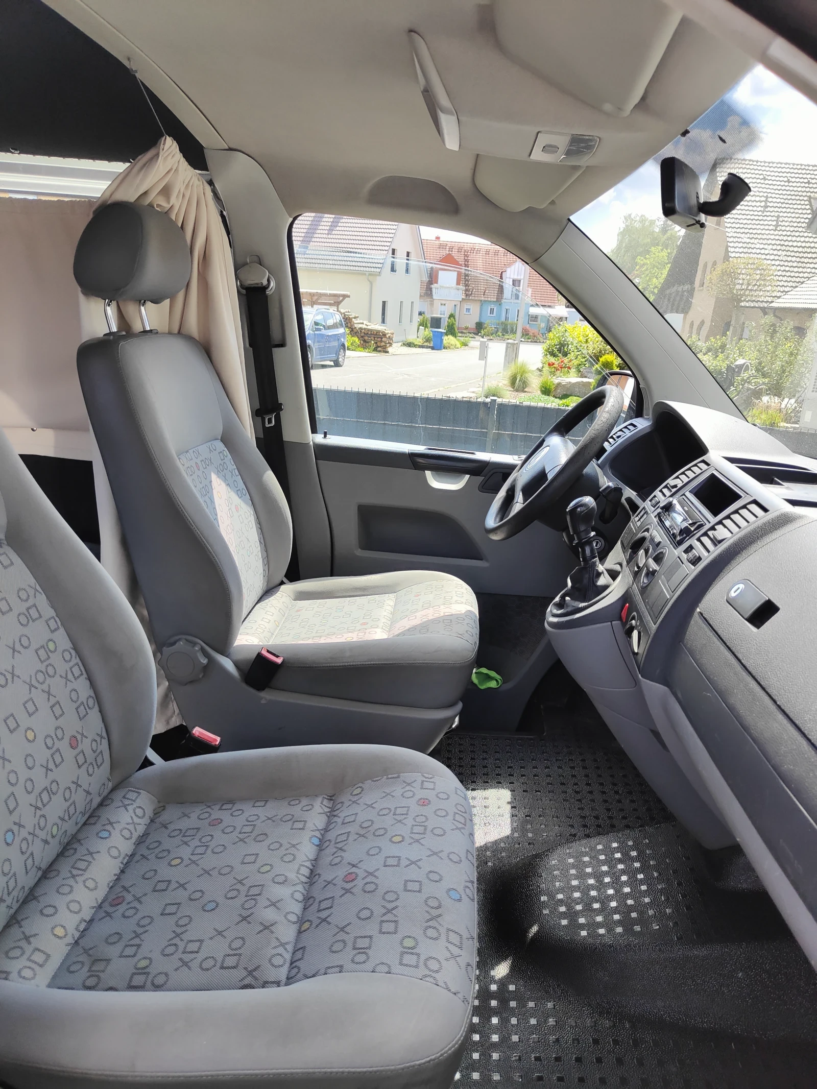 VW T5 1.9TDI Camper , снимка 12 - Бусове и автобуси - 55341843