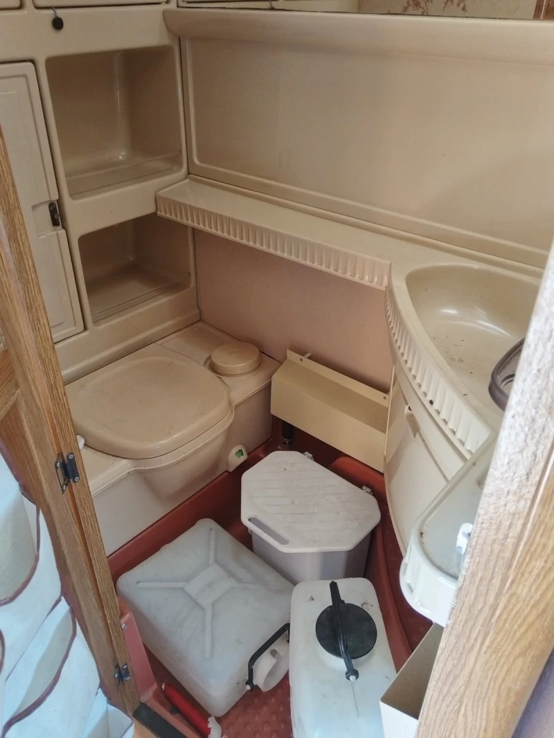 Каравана Hobby 400 T Prestige , снимка 7 - Каравани и кемпери - 52367803