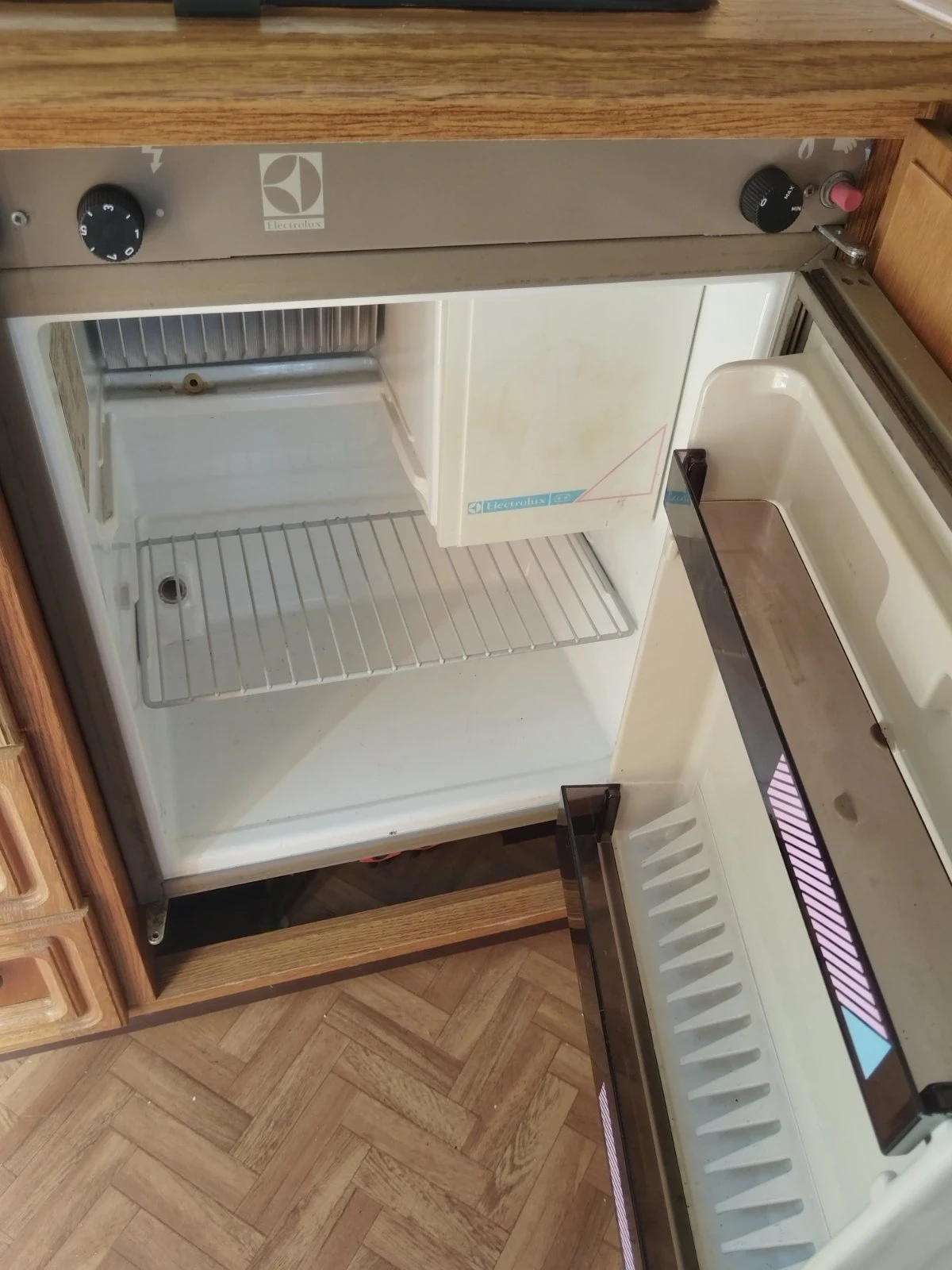  Hobby 400 T Prestige  | Mobile.bg   9