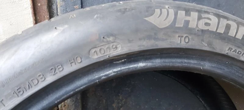 Гуми Летни 235/40R19, снимка 7 - Гуми и джанти - 32905876