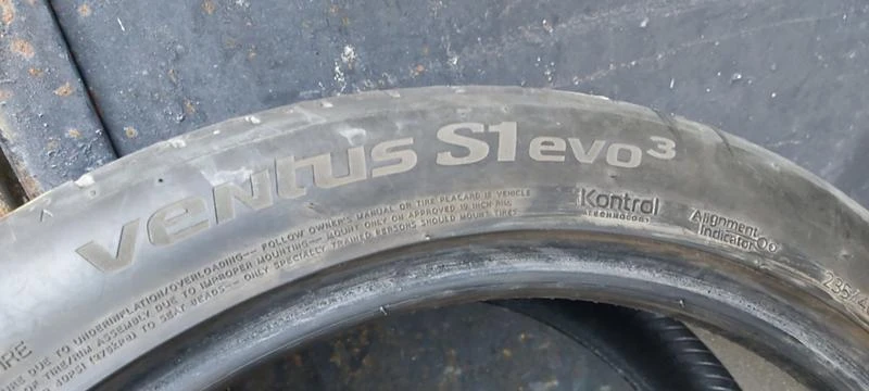 Гуми Летни 235/40R19, снимка 6 - Гуми и джанти - 32905876