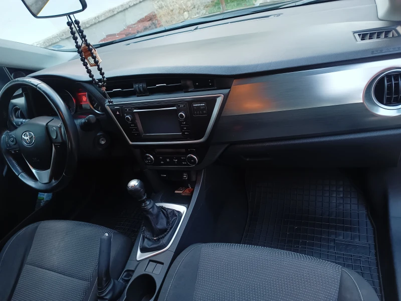 Toyota Auris 1.4D4D, снимка 10 - Автомобили и джипове - 46574102