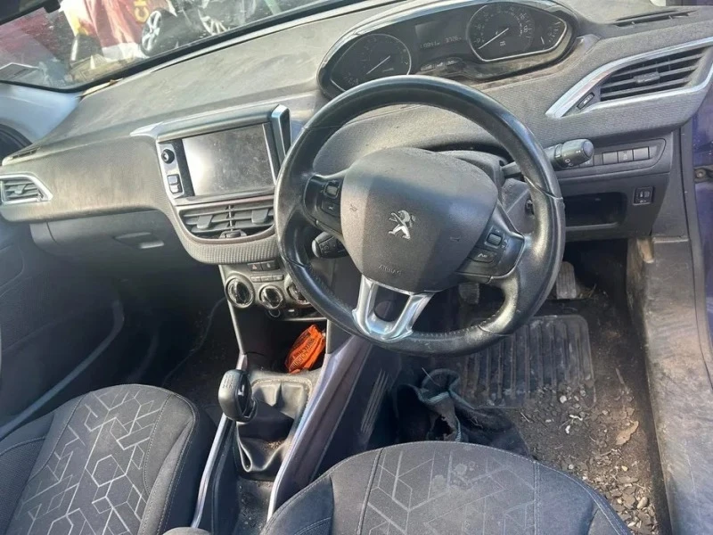 Peugeot 2008 1.2, снимка 6 - Автомобили и джипове - 46980364