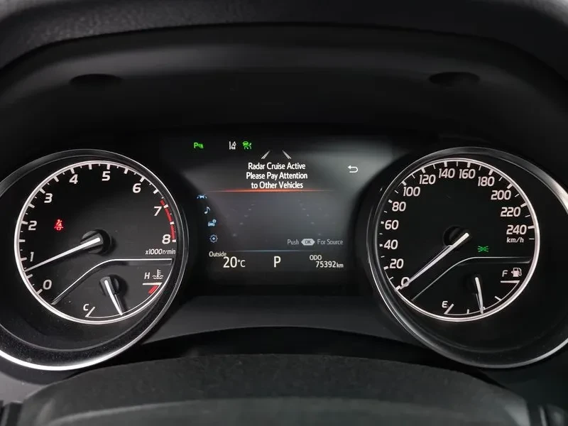 Toyota Camry 2.5, снимка 8 - Автомобили и джипове - 56394406