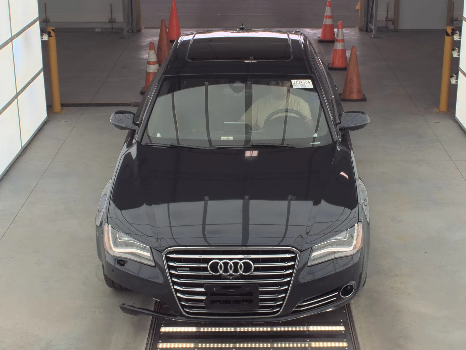 Audi A8 4.0* LONG* DISTRONIK* МАСАЖ* ОБДУХ* ПАНО* 360* B&O - изображение 2