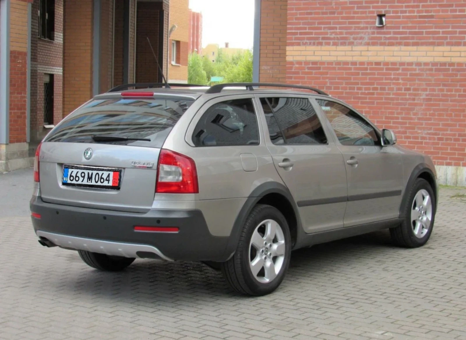 Skoda Octavia SCOUT * 4X4 * СЕРВИЗНИ ДОКУМЕНТИ * 164000км!!! - изображение 3