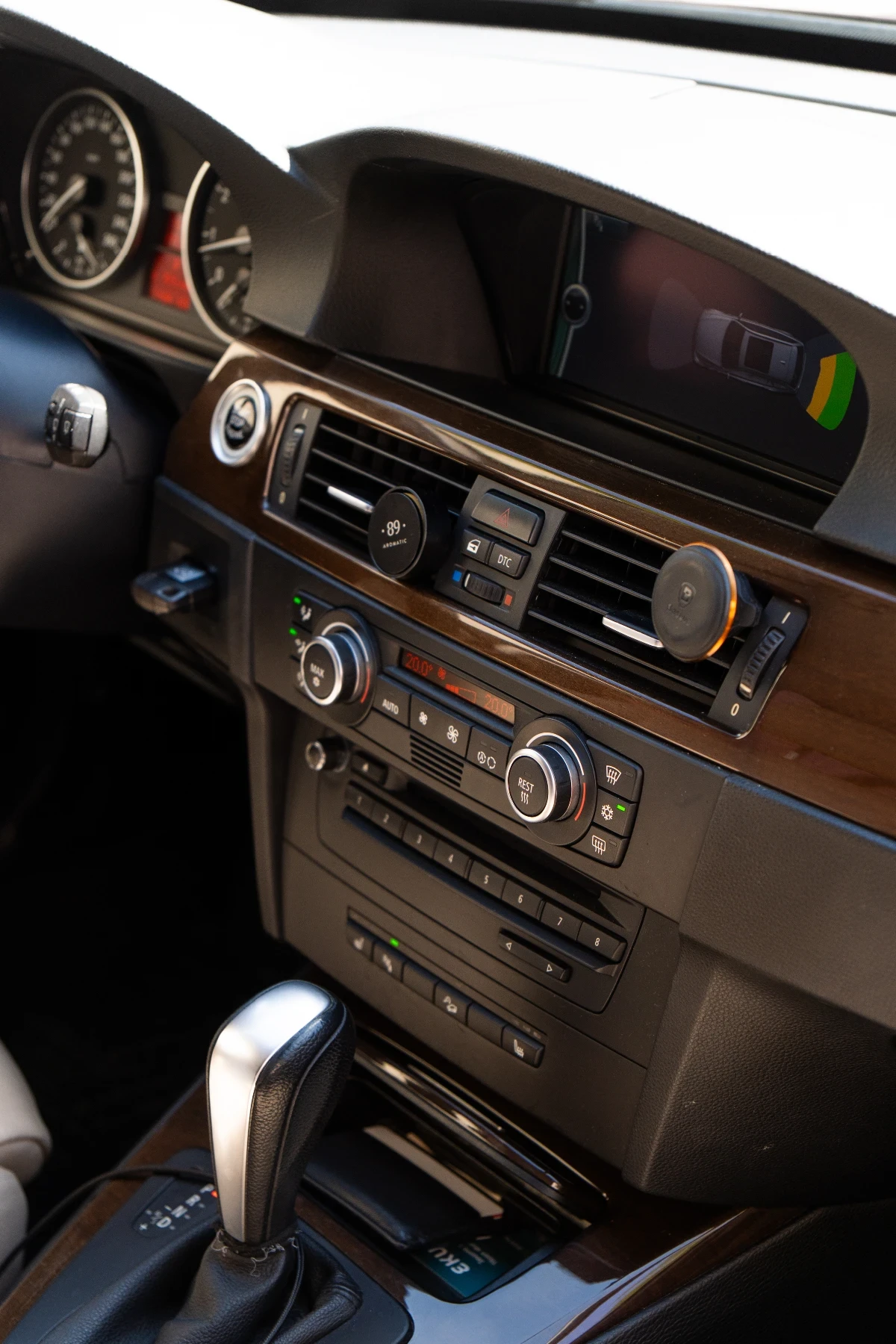 BMW 325 LCI, снимка 9 - Автомобили и джипове - 53780069