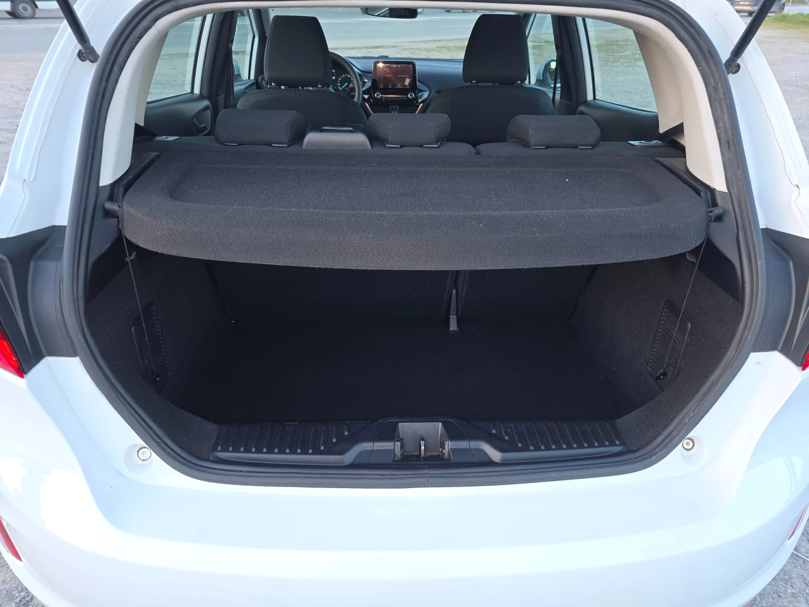 Opel Corsa 1.1Duratec, снимка 15 - Автомобили и джипове - 53833092