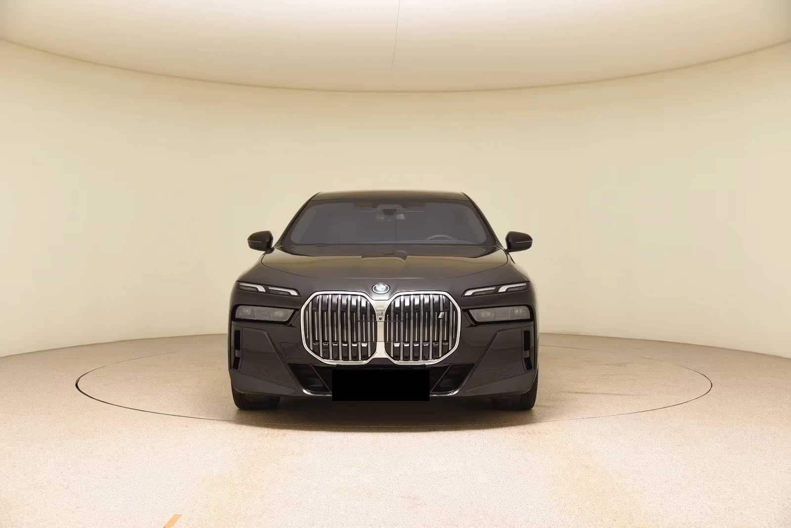 BMW i7 xDrive60 / M-SPORT / B&W / PANO / ICONIC GLOW / , снимка 5 - Автомобили и джипове - 54746448