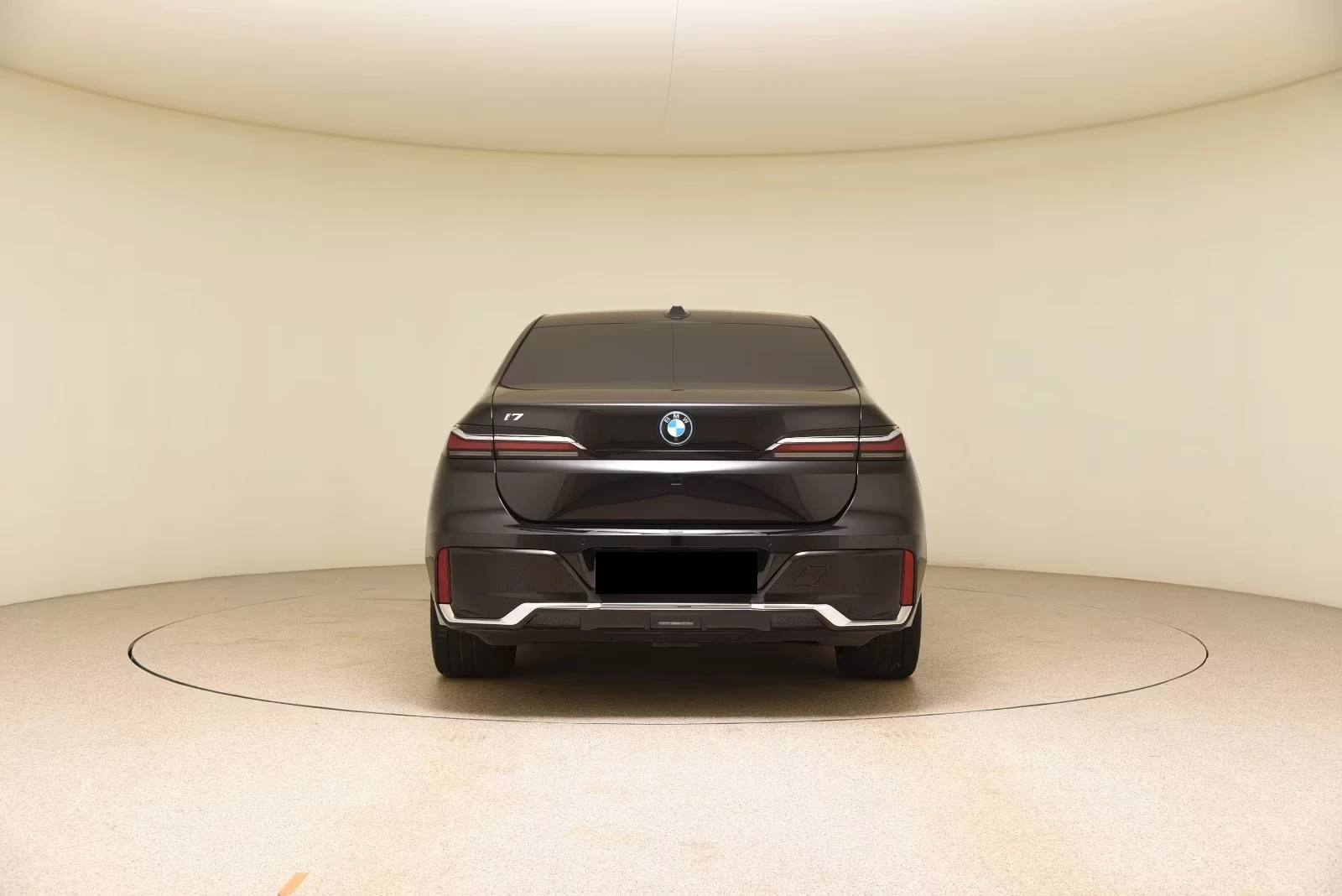 BMW i7 xDrive60 / M-SPORT / B&W / PANO / ICONIC GLOW / , снимка 3 - Автомобили и джипове - 54746448