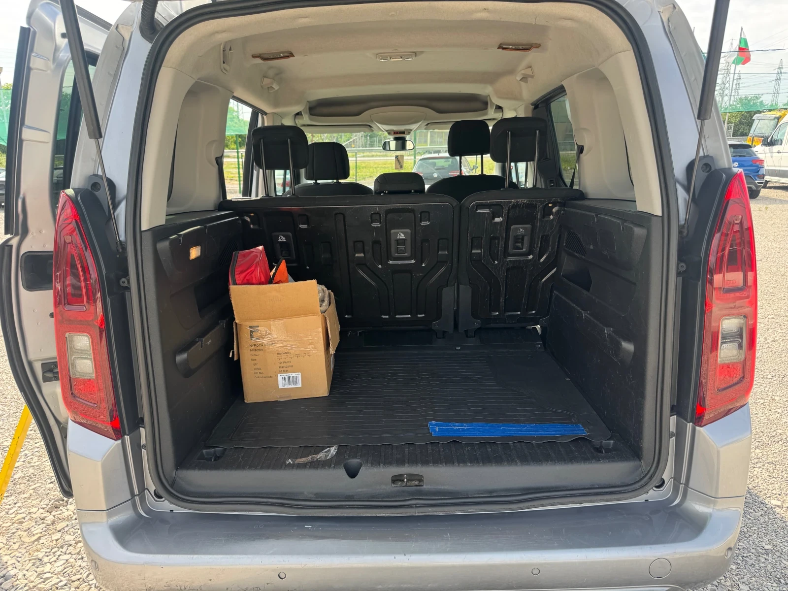 Opel Combo 1.5 TDCI , снимка 14 - Автомобили и джипове - 54801143
