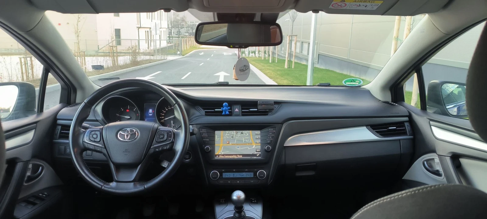 Toyota Avensis, снимка 10 - Автомобили и джипове - 55675074