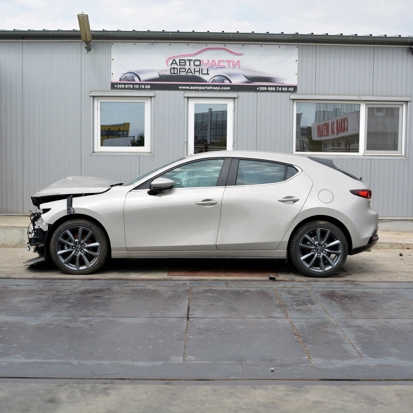 Mazda 3 2.5 SKYACTIV-G, снимка 3 - Автомобили и джипове - 55815890