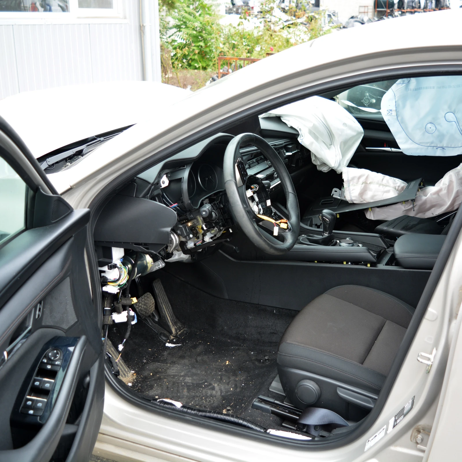 Mazda 3 2.5 SKYACTIV-G, снимка 6 - Автомобили и джипове - 55815890