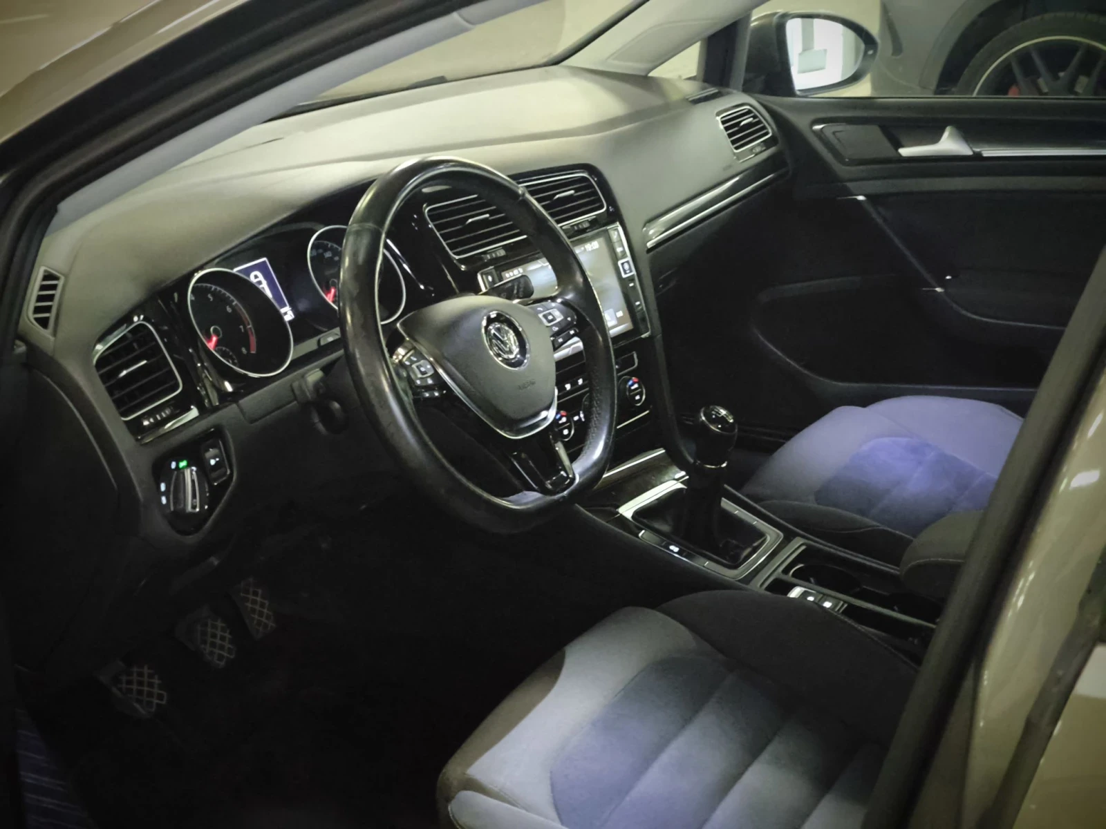 VW Golf 1.4, снимка 6 - Автомобили и джипове - 55920917