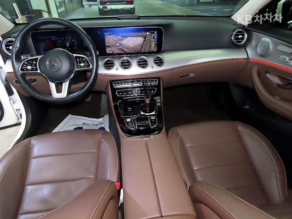 Mercedes-Benz E 300 * AMG LINE* FULL MAX * КРАЙНА ЦЕНА* , снимка 6 - Автомобили и джипове - 55939991