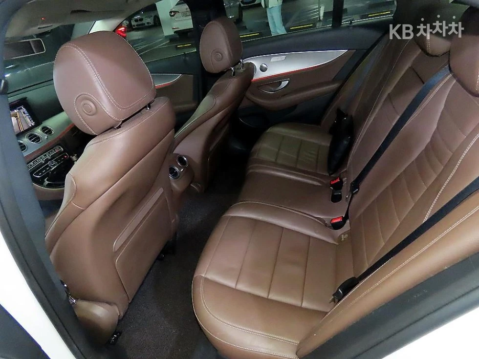 Mercedes-Benz E 300 * AMG LINE* FULL MAX * КРАЙНА ЦЕНА* , снимка 15 - Автомобили и джипове - 55939991