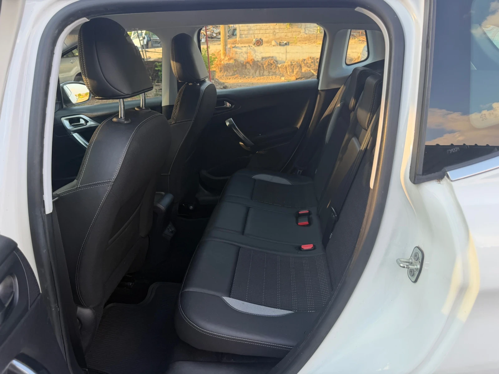 Peugeot 2008 1.2 110ks, снимка 7 - Автомобили и джипове - 56114569