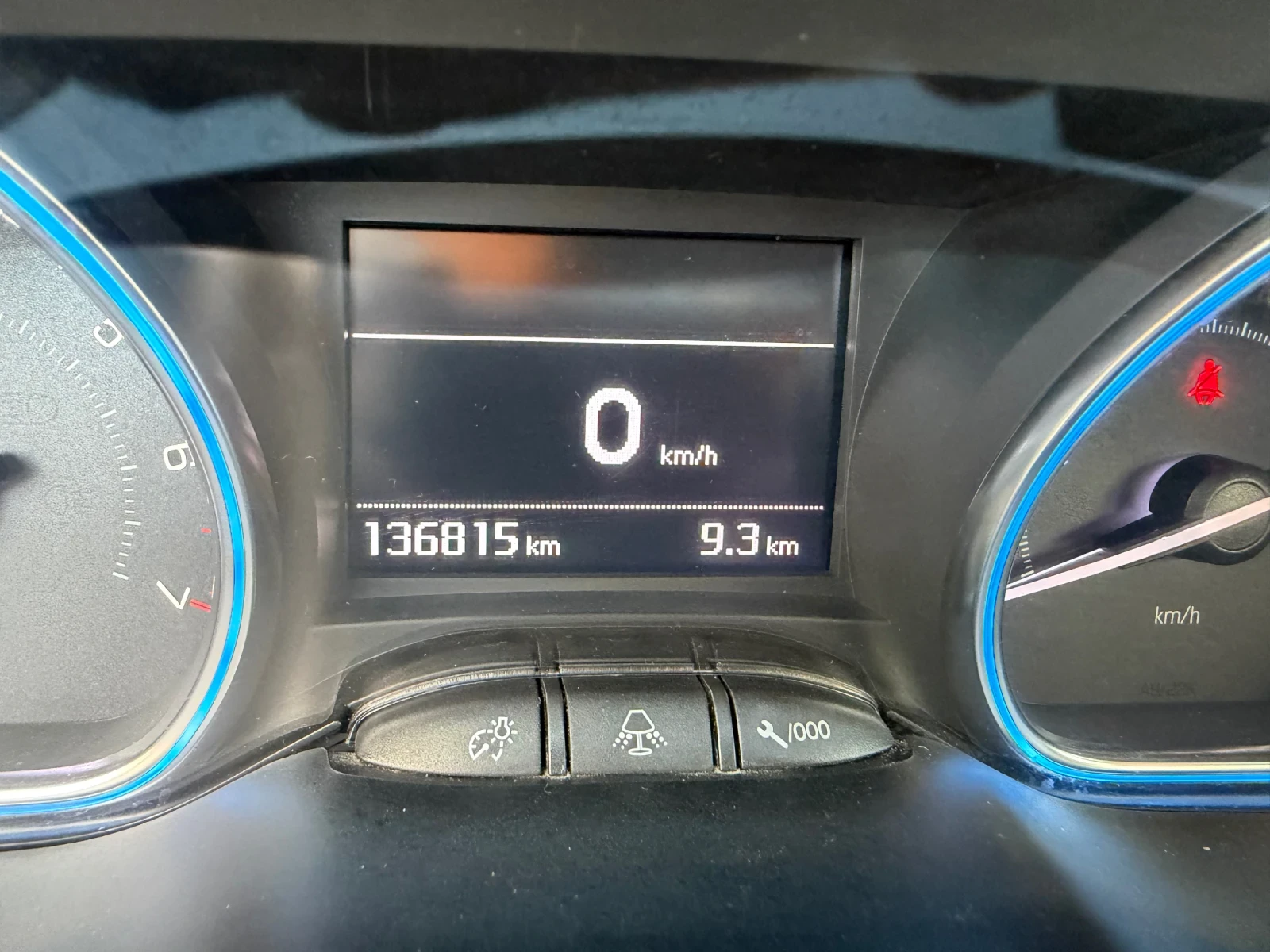 Peugeot 2008 1.2 110ks, снимка 10 - Автомобили и джипове - 56114569