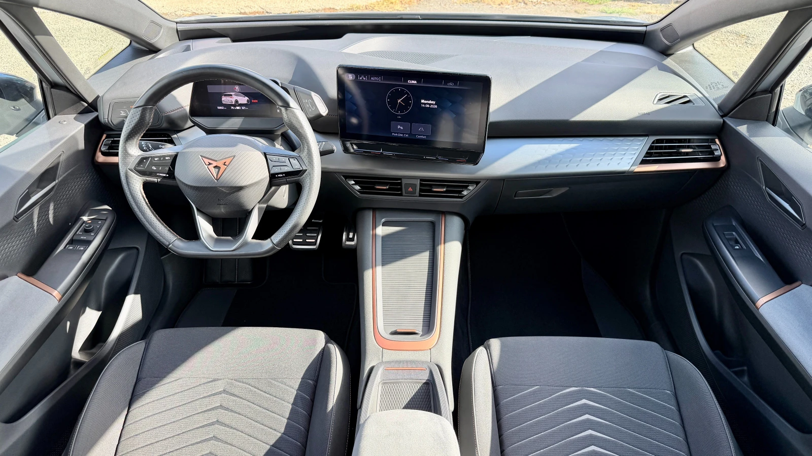 Cupra Born 62KwH 19хил.км. Внос Швейцария! Термопомпа!Head-Up, снимка 12 - Автомобили и джипове - 56177362