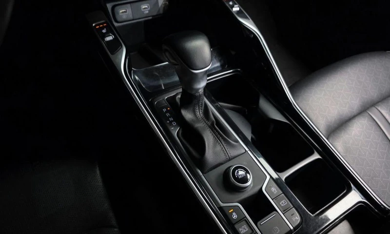 Kia Sorento Diesel 2.2 2WD * НАЙ-ДОБРА ЦЕНА В БЪЛГАРИЯ* , снимка 9 - Автомобили и джипове - 51962764