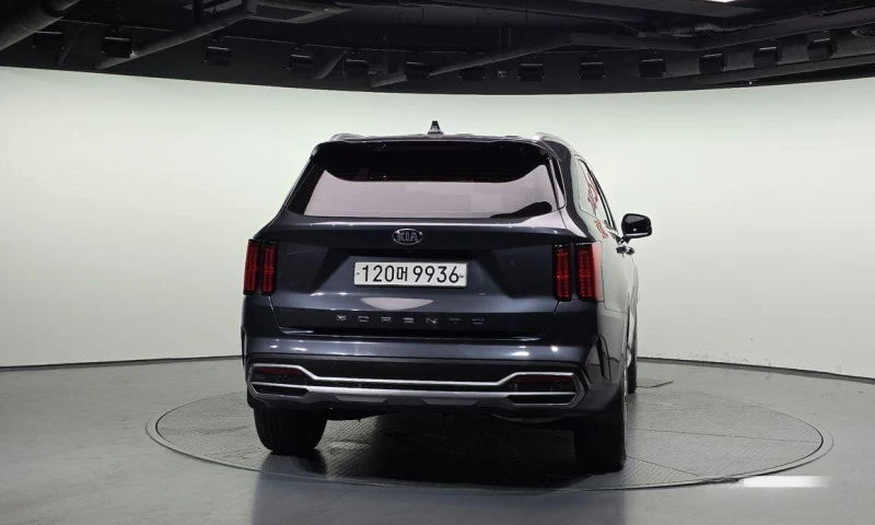 Kia Sorento Diesel 2.2 2WD * НАЙ-ДОБРА ЦЕНА В БЪЛГАРИЯ* , снимка 4 - Автомобили и джипове - 51962764