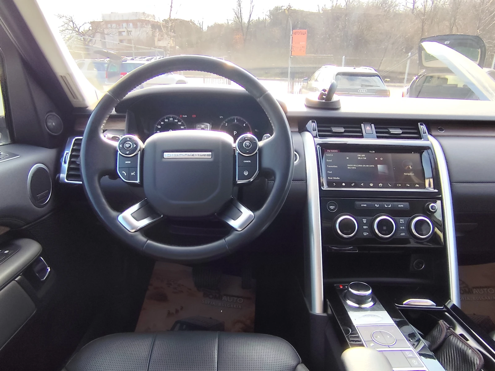 Land Rover Discovery 2.0D* 4X4* LED* NAVI* КОЖА* EURO6B* , снимка 8 - Автомобили и джипове - 53780766