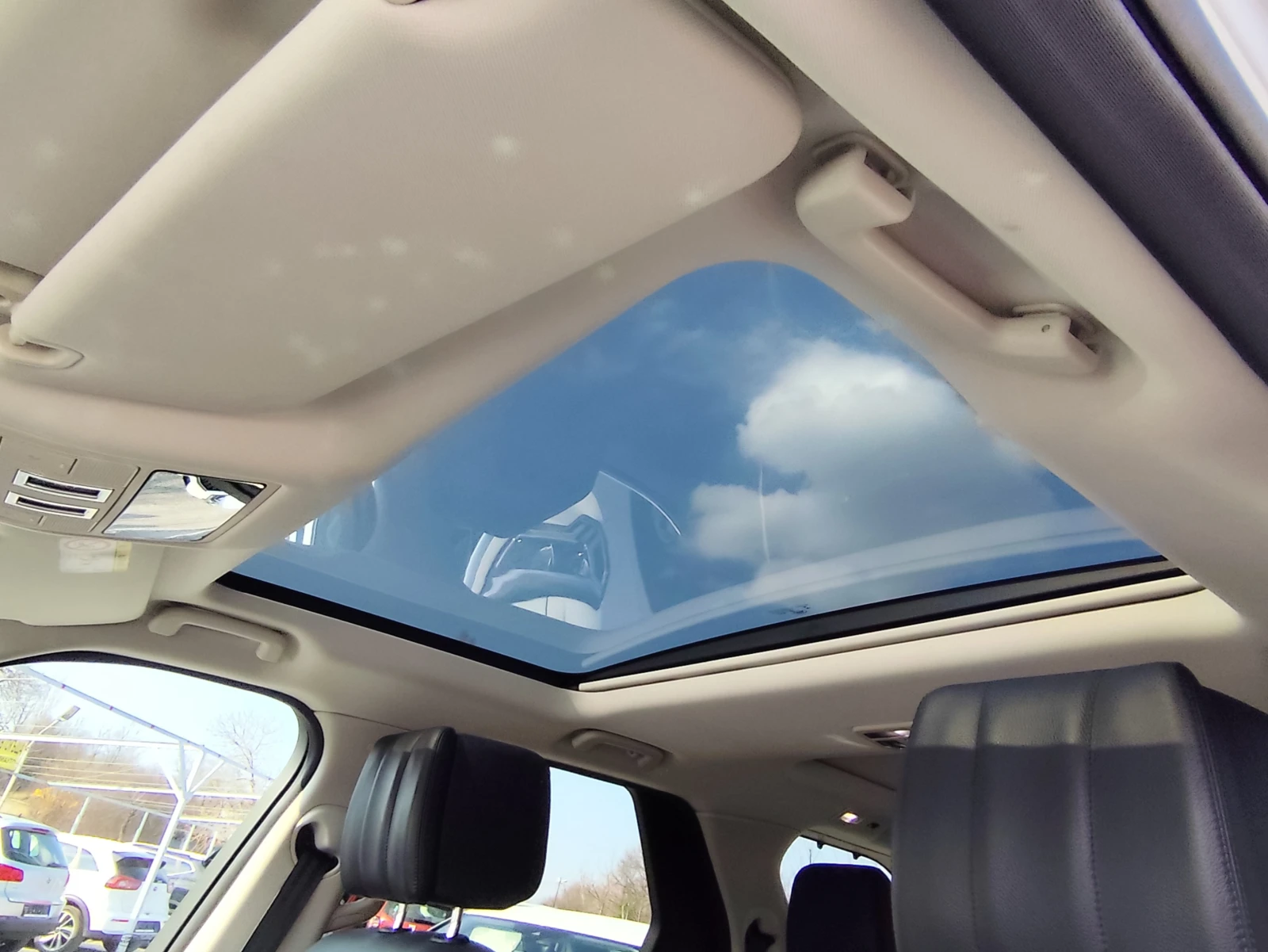 Land Rover Discovery 2.0D* 4X4* LED* NAVI* КОЖА* EURO6B* , снимка 12 - Автомобили и джипове - 53780766