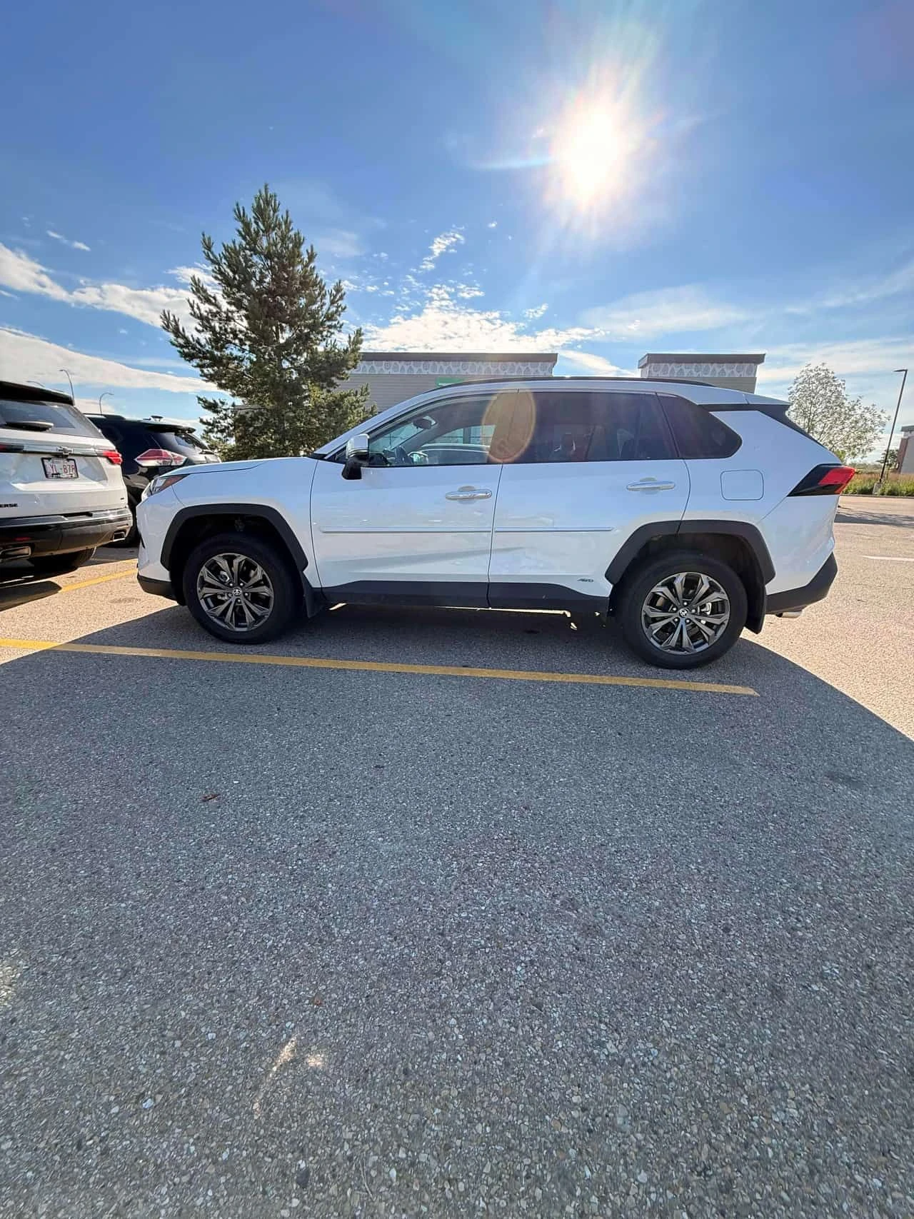 Toyota Rav4 Hybrid Limited | CARFAX | АВТОКРЕДИТ , снимка 3 - Автомобили и джипове - 55545926
