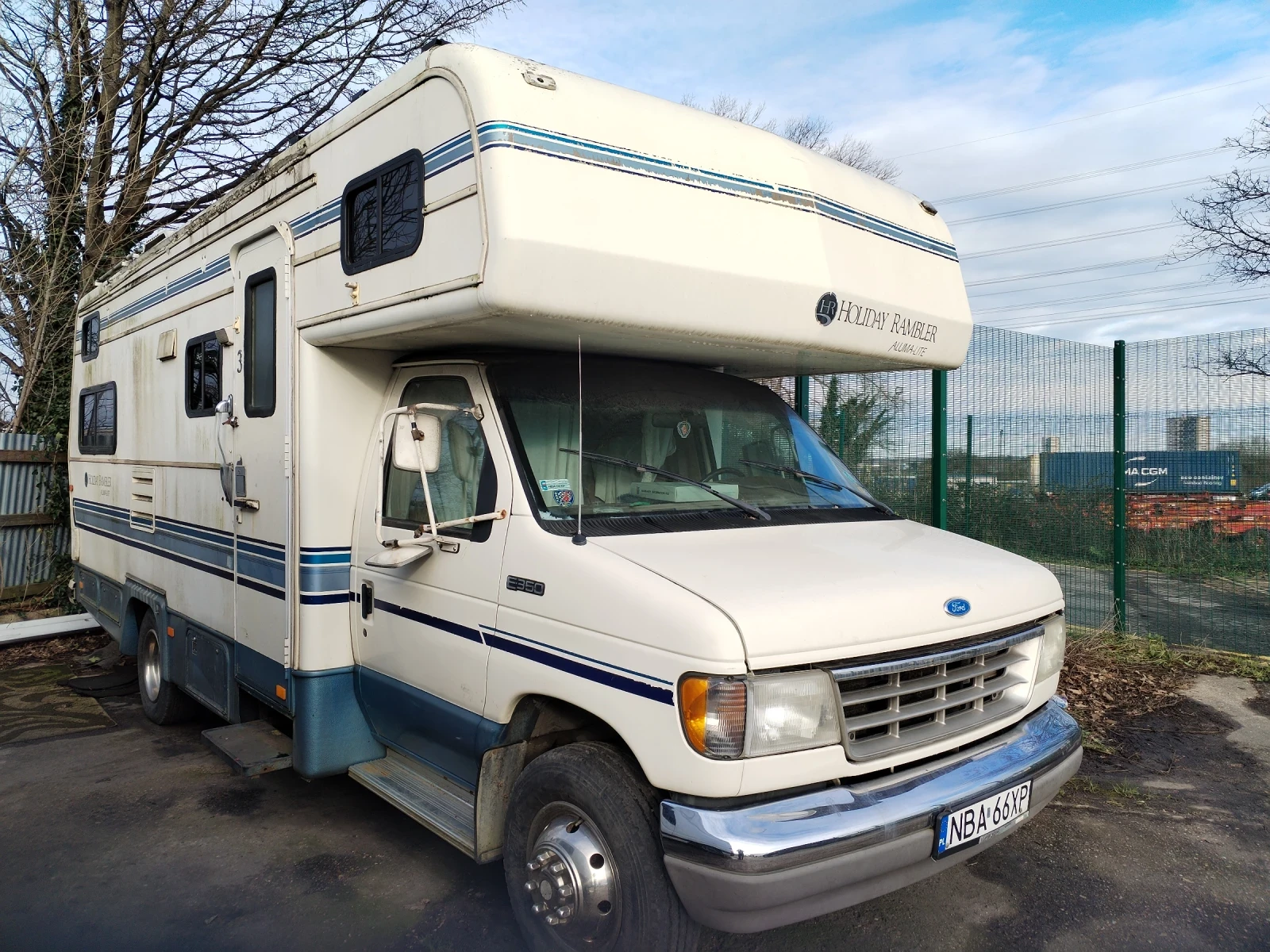 Кемпер Ford E350, снимка 5 - Каравани и кемпери - 56121990