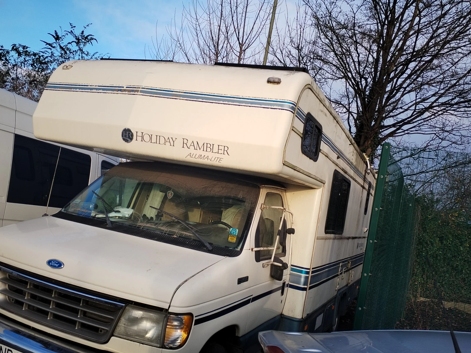 Кемпер Ford E350, снимка 4 - Каравани и кемпери - 56121990