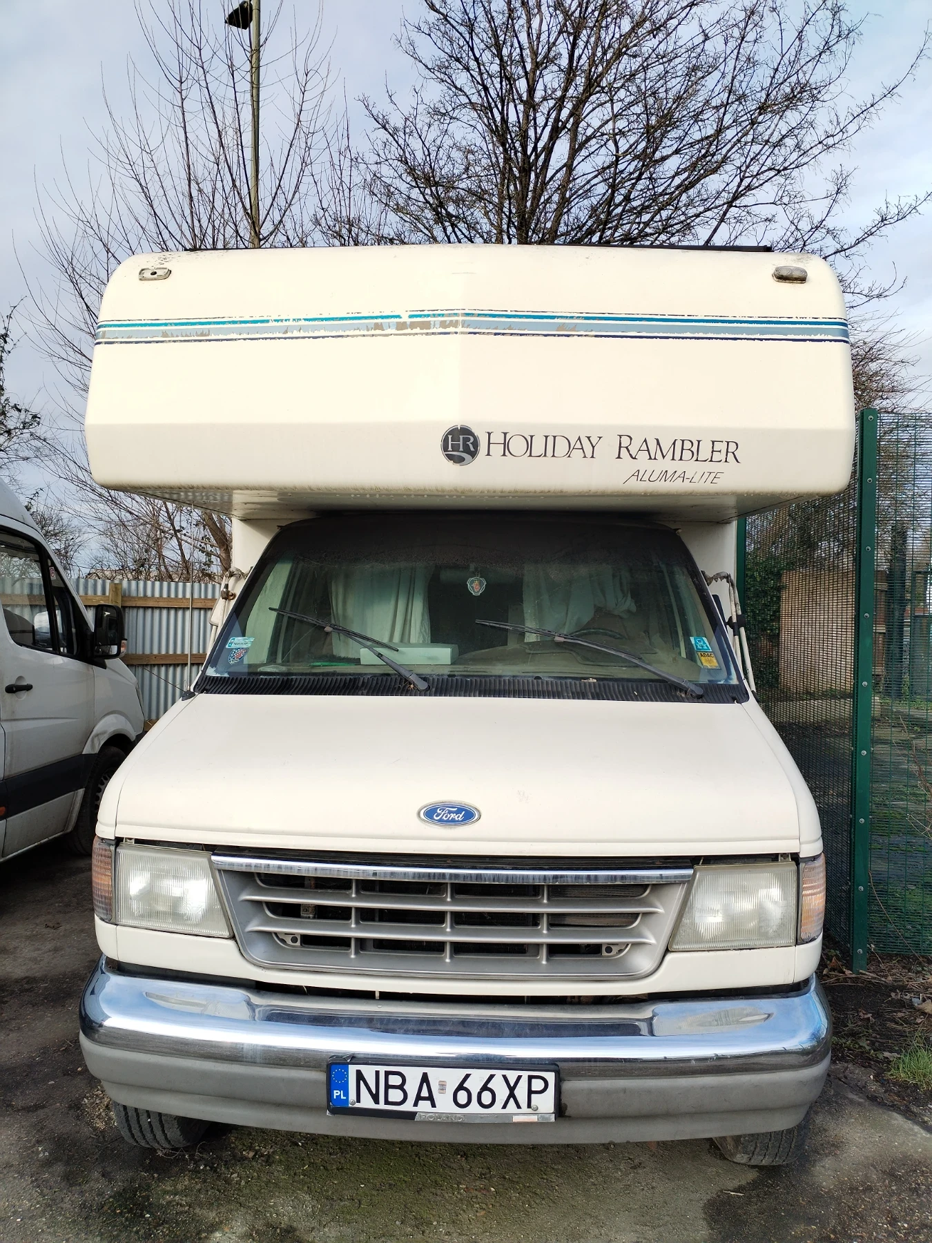 Кемпер Ford E350, снимка 13 - Каравани и кемпери - 56121990