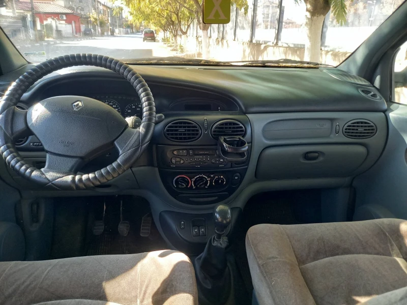 Renault Scenic, снимка 9 - Автомобили и джипове - 47812803