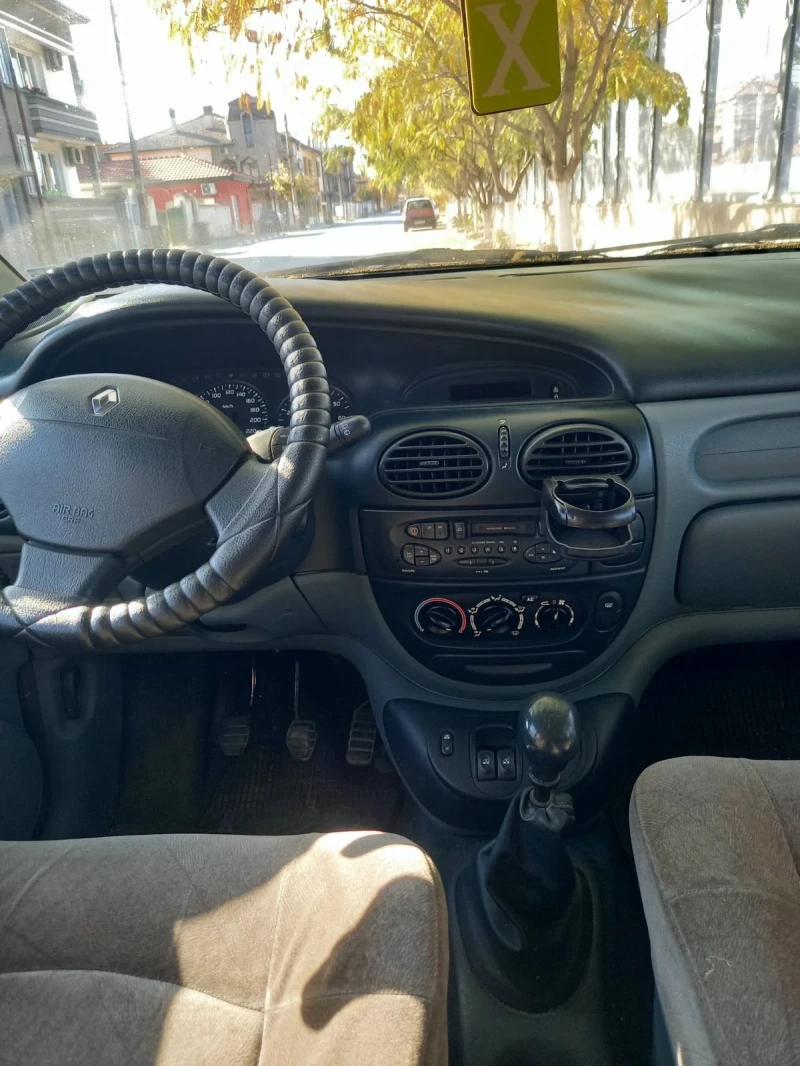 Renault Scenic, снимка 7 - Автомобили и джипове - 47812803