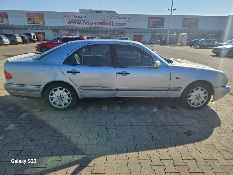 Mercedes-Benz E 200 Компресор, снимка 7 - Автомобили и джипове - 48853945