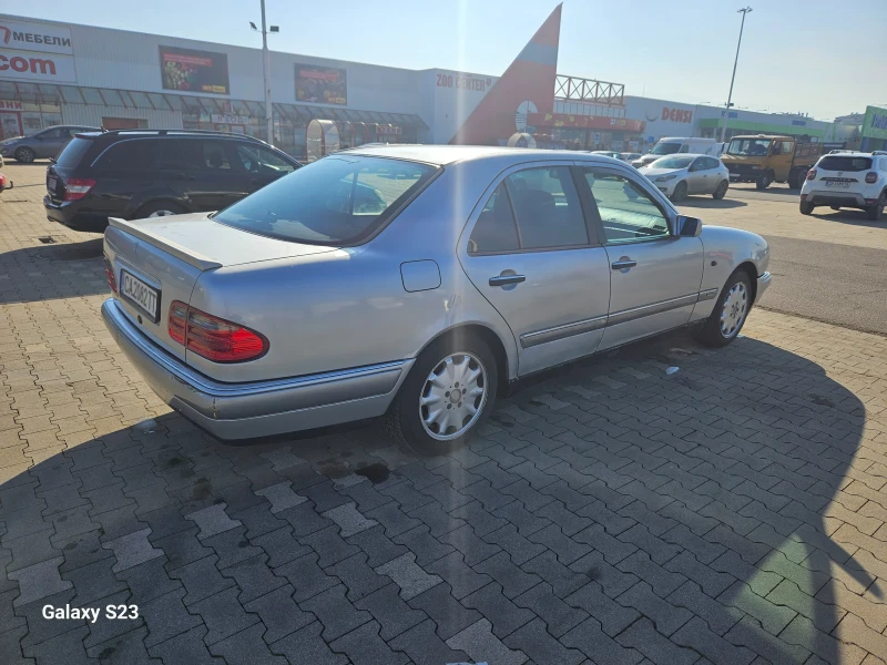 Mercedes-Benz E 200 Компресор, снимка 5 - Автомобили и джипове - 48853945