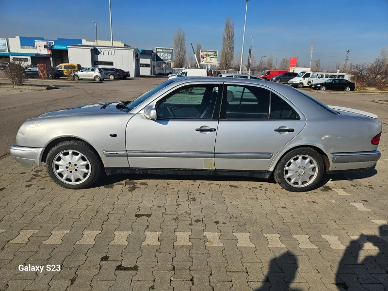 Mercedes-Benz E 200 Компресор, снимка 6 - Автомобили и джипове - 48853945