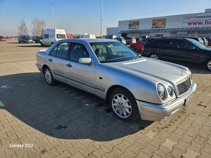 Mercedes-Benz E 200 Компресор, снимка 2 - Автомобили и джипове - 48853945