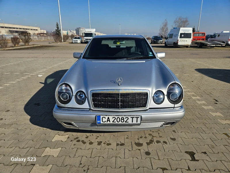 Mercedes-Benz E 200 Компресор, снимка 1 - Автомобили и джипове - 48853945