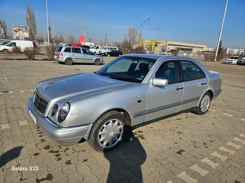 Mercedes-Benz E 200 Компресор, снимка 3 - Автомобили и джипове - 48853945