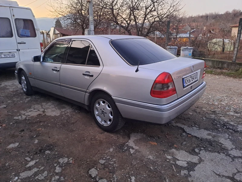 Mercedes-Benz C 180, снимка 11 - Автомобили и джипове - 49327995